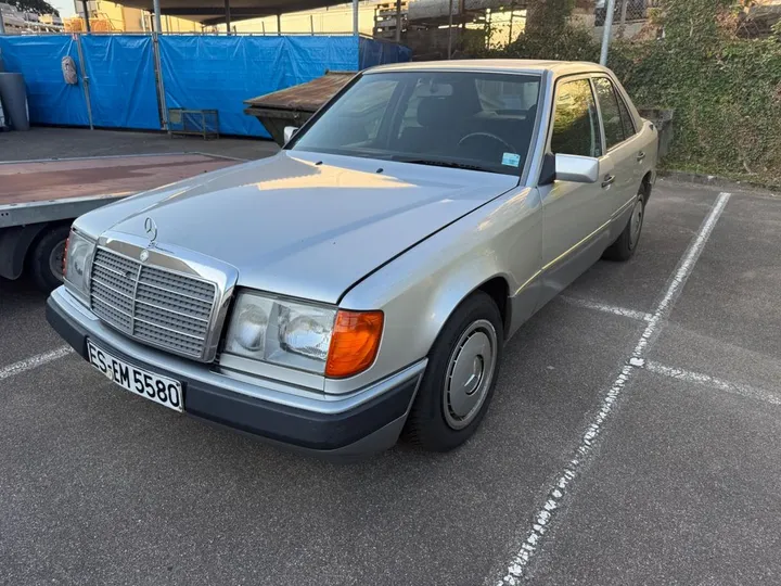 Mercedes-Benz 220