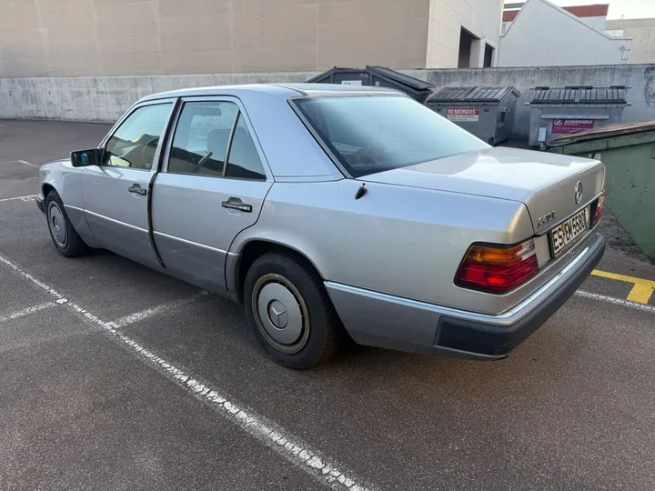 Mercedes-Benz 220