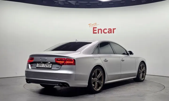 Audi S8