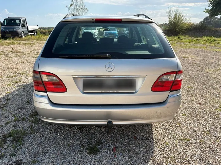 Mercedes-Benz E 220