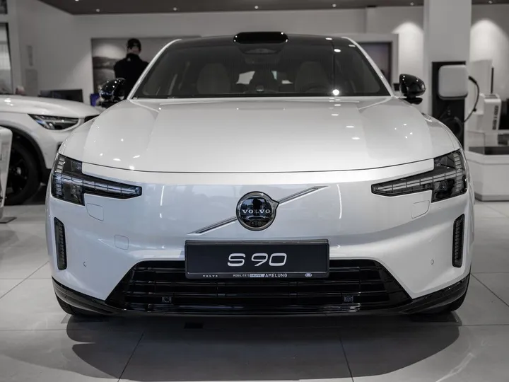 Volvo ES90