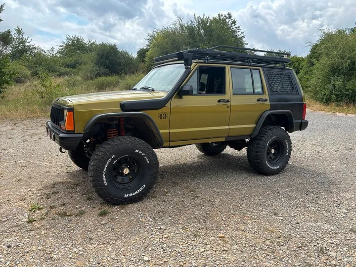 Jeep Cherokee
