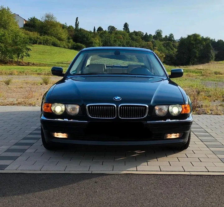 BMW 740