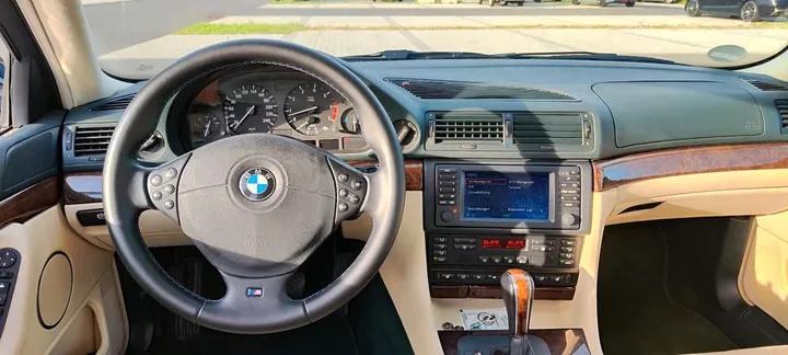 BMW 740