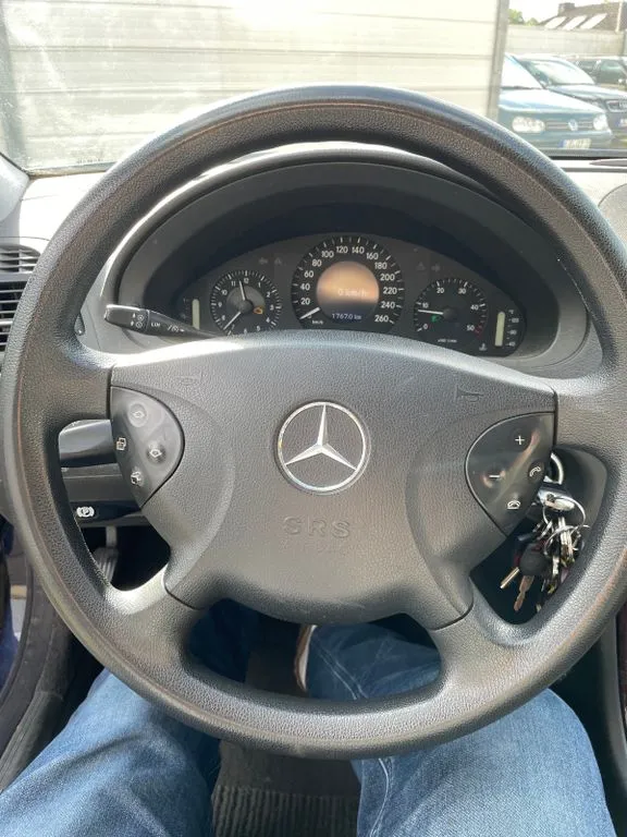 Mercedes-Benz E 220