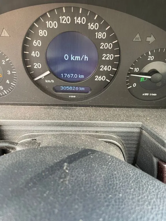 Mercedes-Benz E 220