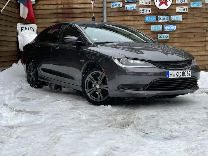 Chrysler 200
