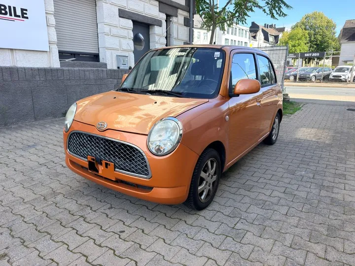 Daihatsu TREVIS
