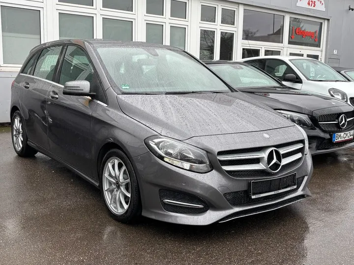 Mercedes-Benz B 180