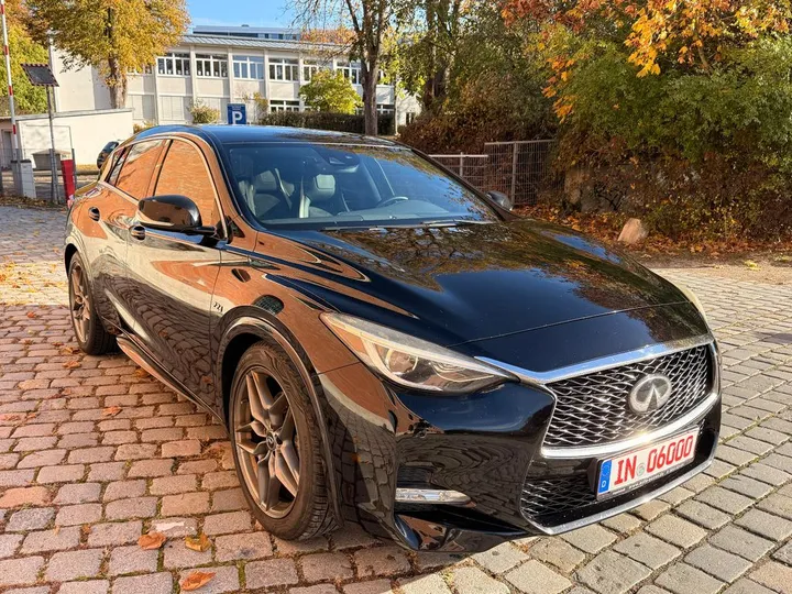 Infiniti Q30