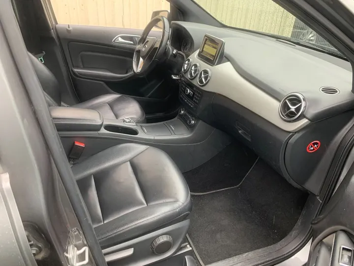 Mercedes-Benz B 180