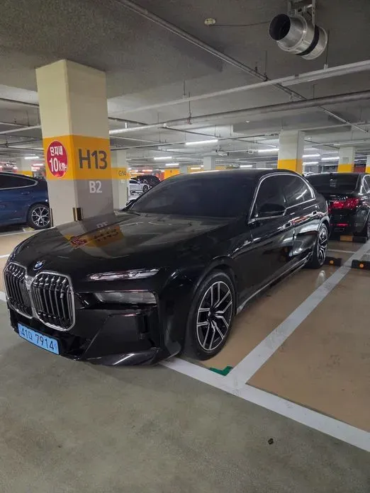 BMW i7