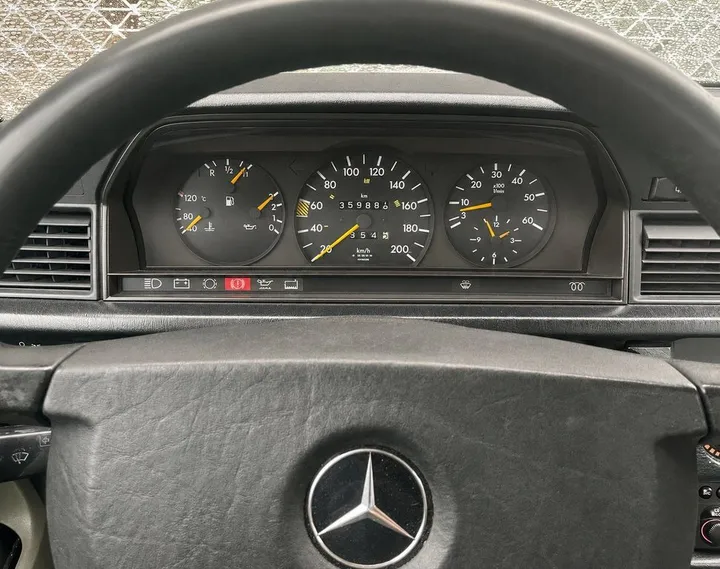 Mercedes-Benz 190