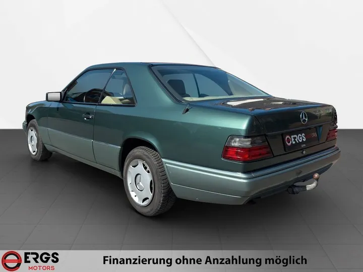 Mercedes-Benz 220