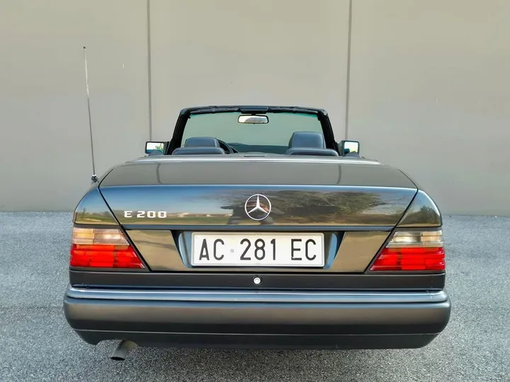 Mercedes-Benz E 200