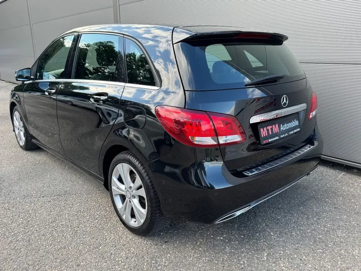 Mercedes-Benz B 180