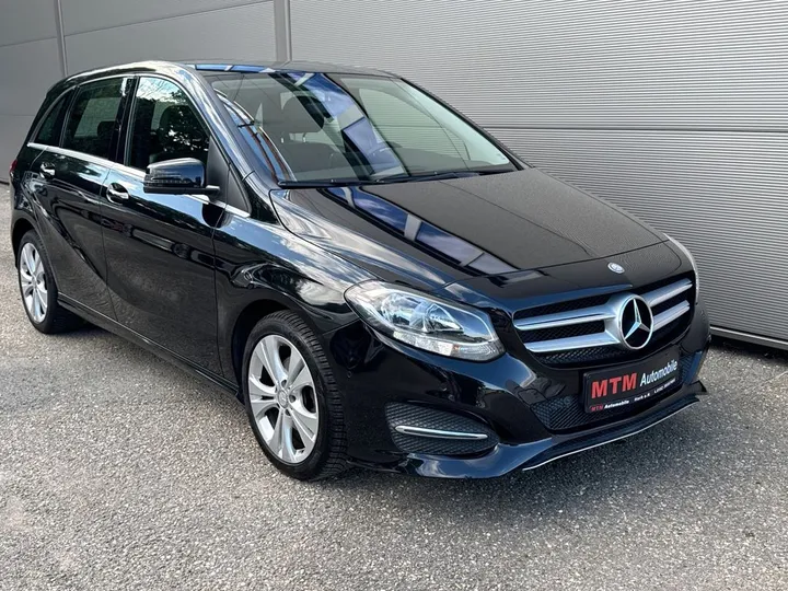 Mercedes-Benz B 180