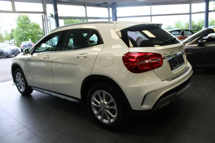 Mercedes-Benz GLA 200