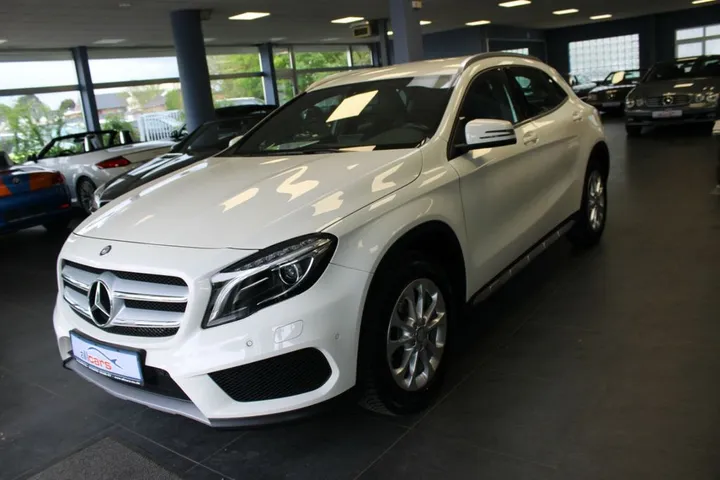 Mercedes-Benz GLA 200