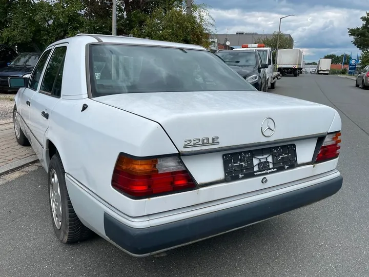 Mercedes-Benz E 220