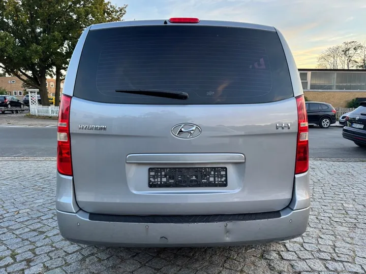 Hyundai H-1 Starex