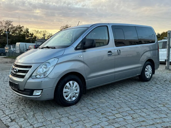 Hyundai H-1 Starex