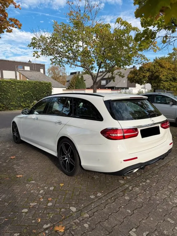 Mercedes-Benz E 220
