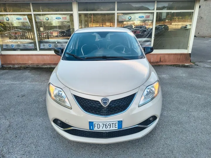 Lancia Ypsilon