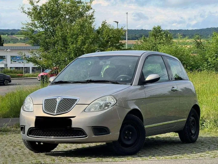 Lancia Ypsilon