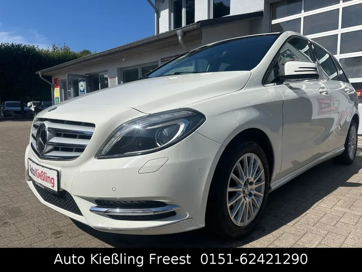 Mercedes-Benz B 180