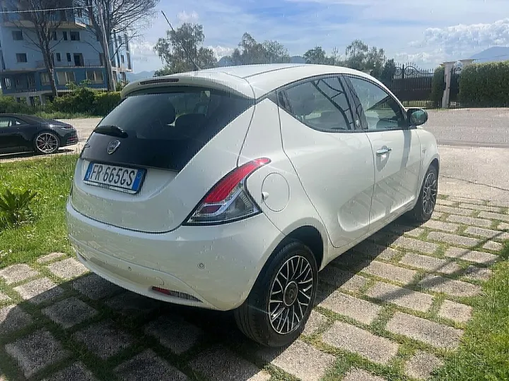 Lancia Ypsilon