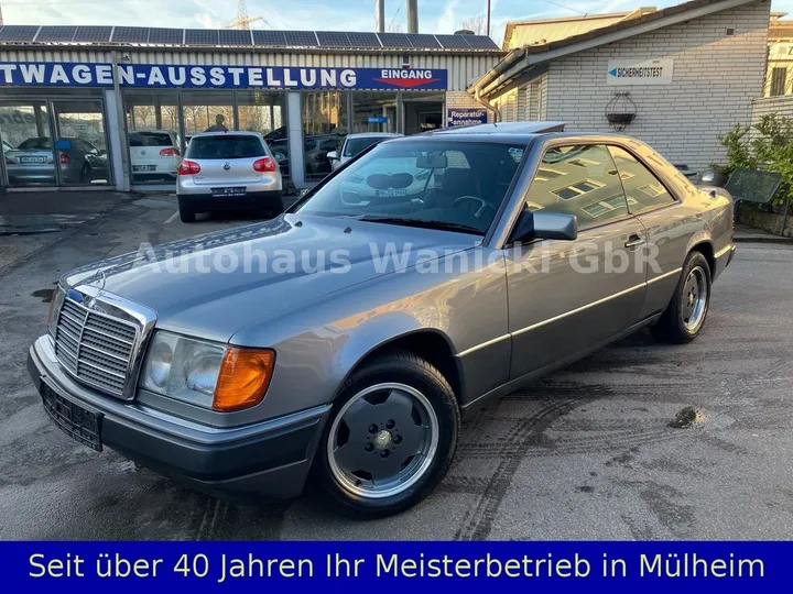 Mercedes-Benz 230