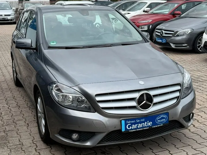 Mercedes-Benz B 180