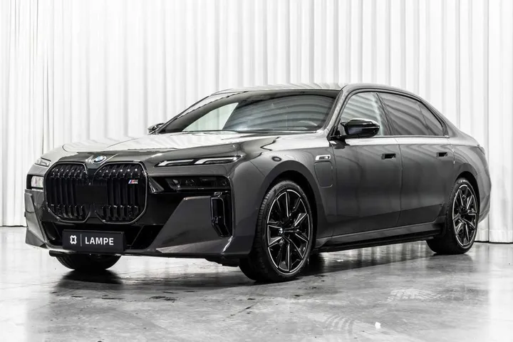 BMW M760