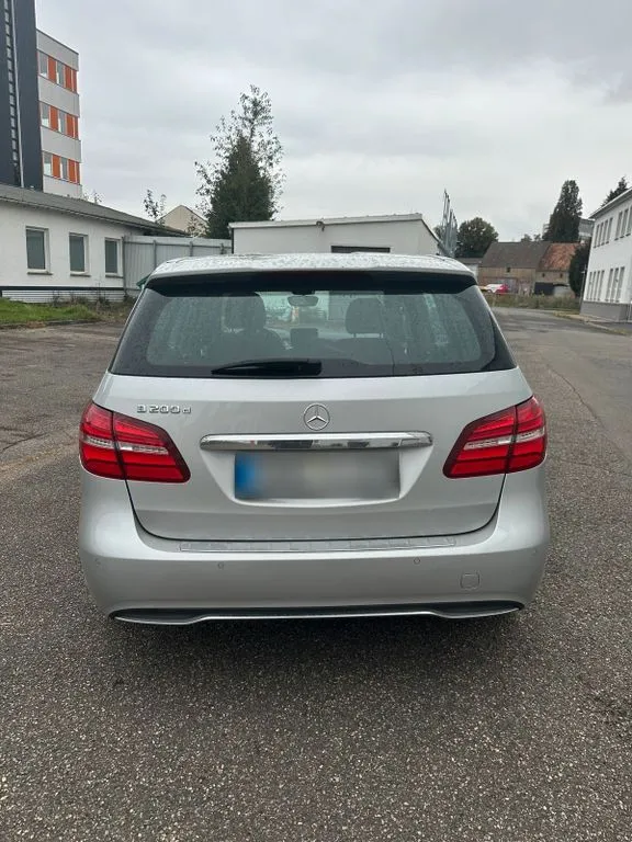 Mercedes-Benz B 200