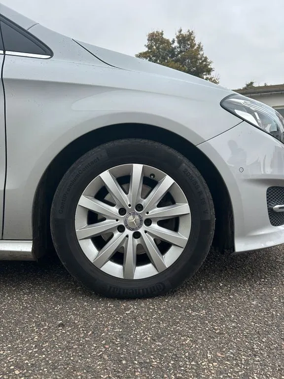 Mercedes-Benz B 200