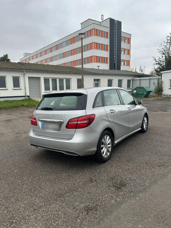 Mercedes-Benz B 200