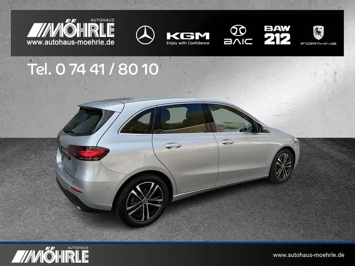 Mercedes-Benz B 180