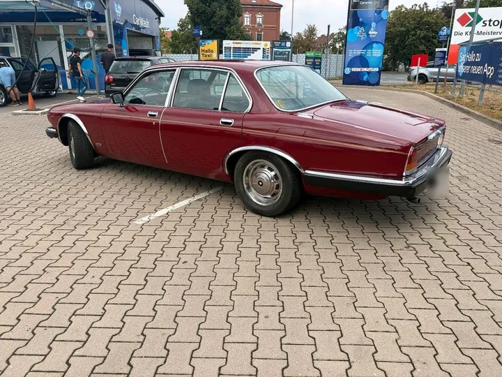 Jaguar XJ12