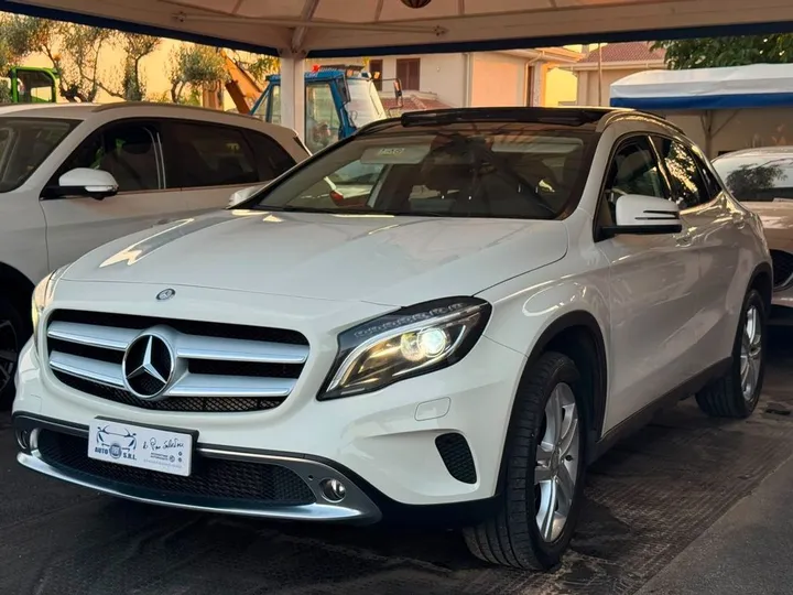 Mercedes-Benz GLA 200