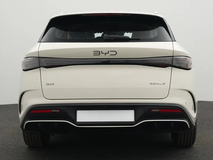 BYD SEAL 6