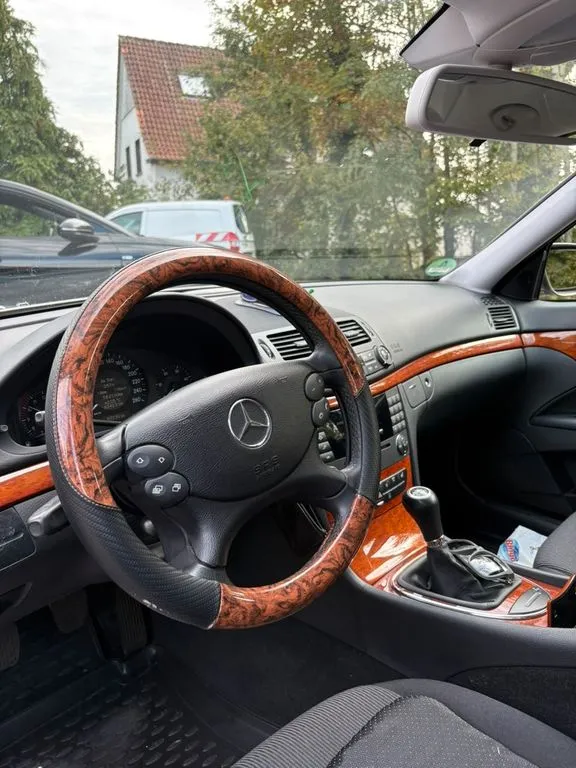 Mercedes-Benz E 200