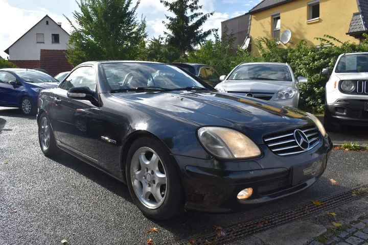 Mercedes-Benz SLK 230