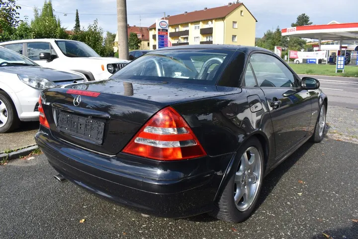 Mercedes-Benz SLK 230