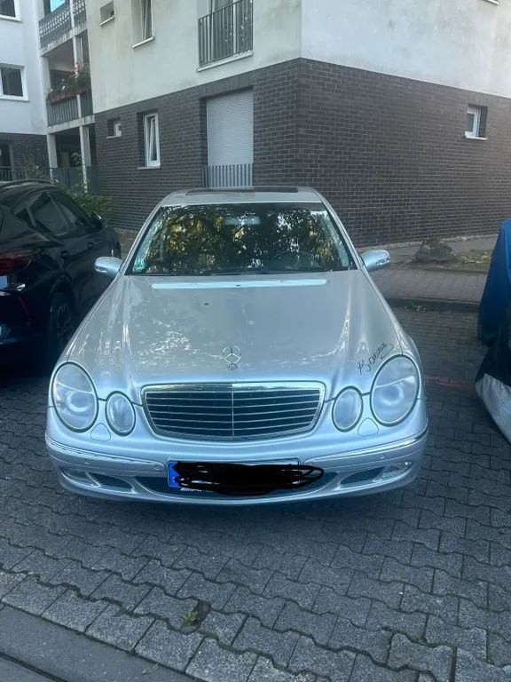 Mercedes-Benz E 240