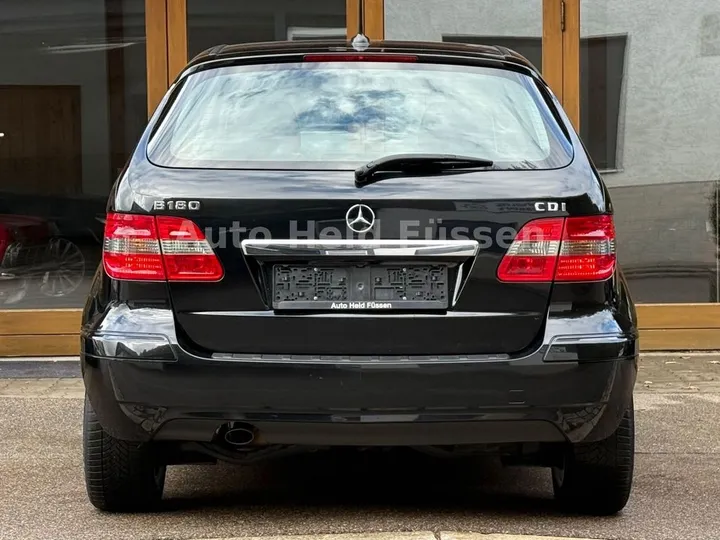 Mercedes-Benz B 180