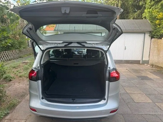 Opel Zafira Tourer