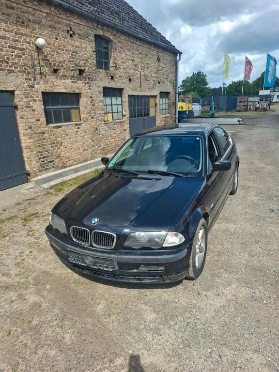 BMW 323