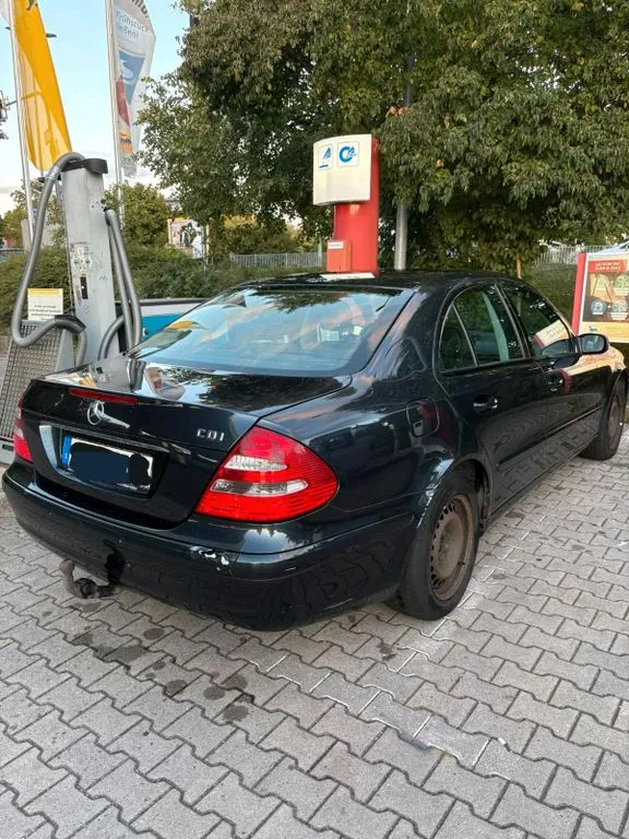 Mercedes-Benz E 220