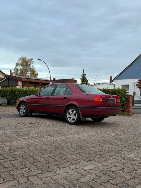 Mercedes-Benz C 180